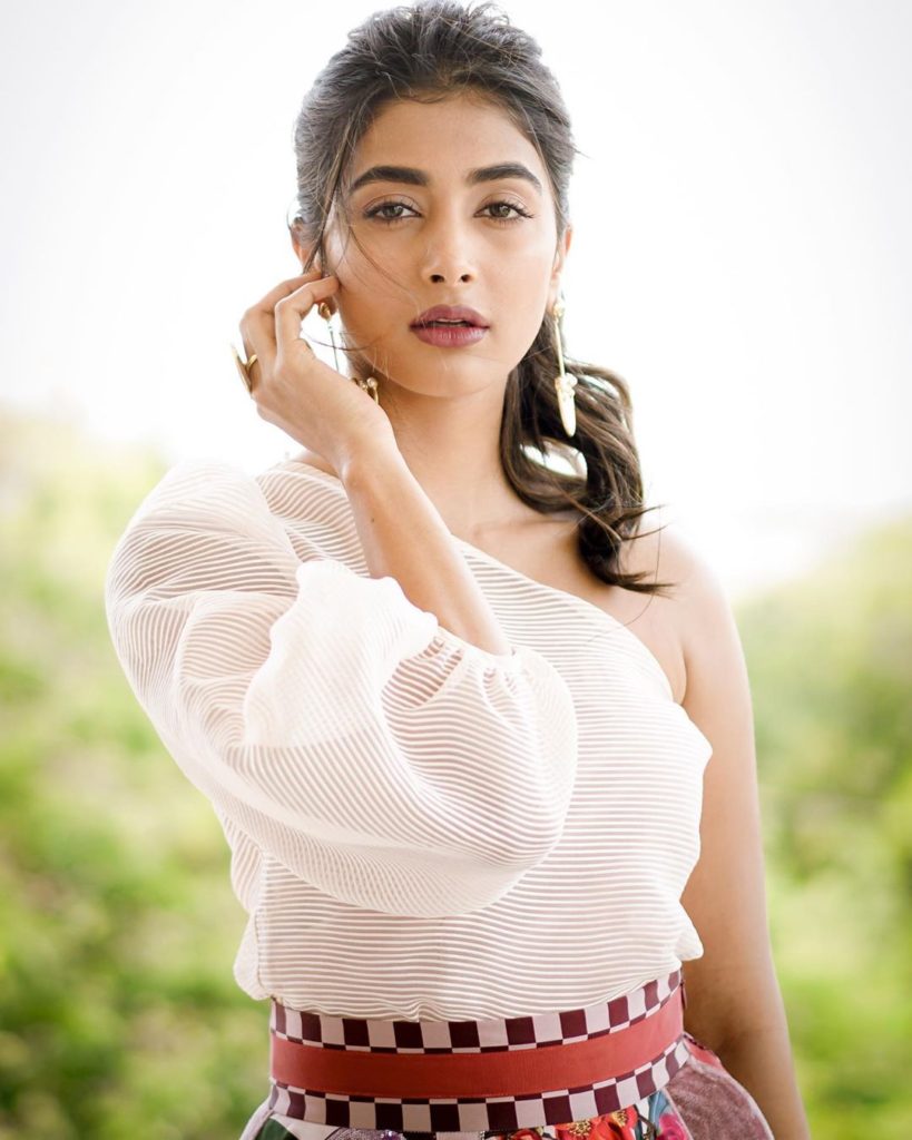 Pooja Hegde Lifestyle, Biography, Family, Films, Awards